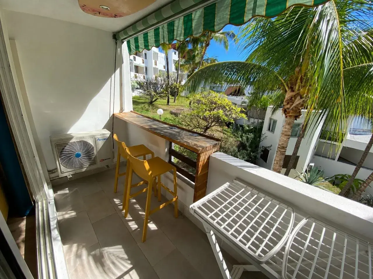 Photo 3 sur 12 du logement Studio meublé lumineux et équipé avec terrasse - Saint-Denis Centre