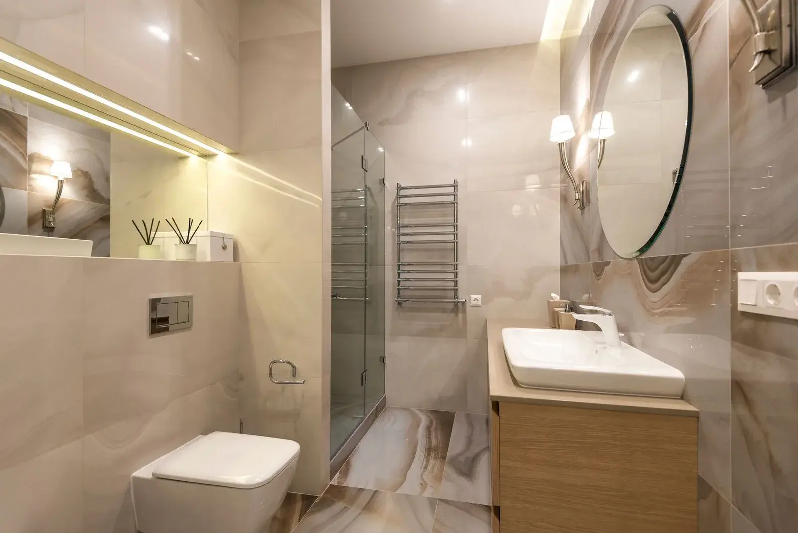 Salle de bain en bois clair
